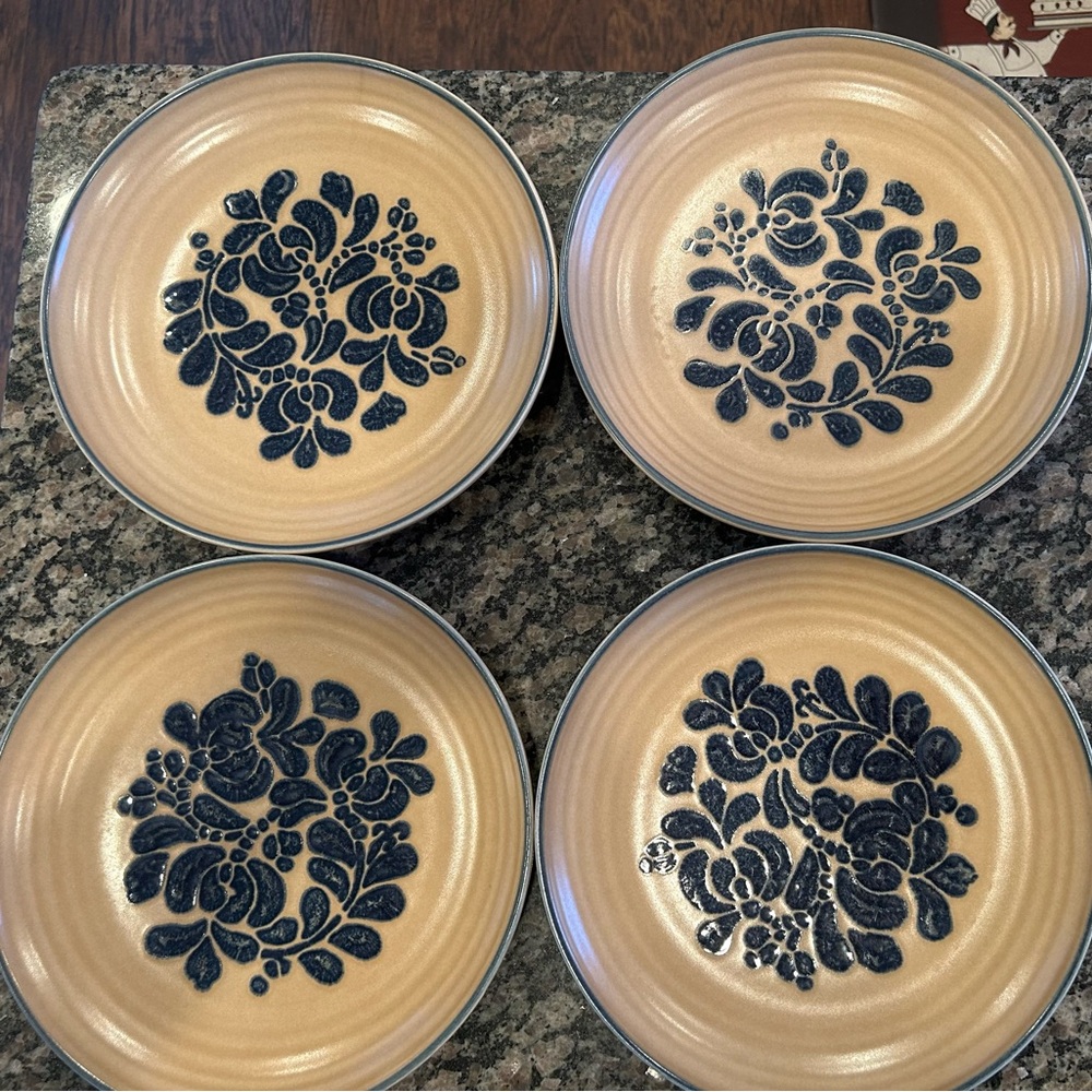 Pfaltzgraff Folk Art Vintage Floral Stoneware Plates